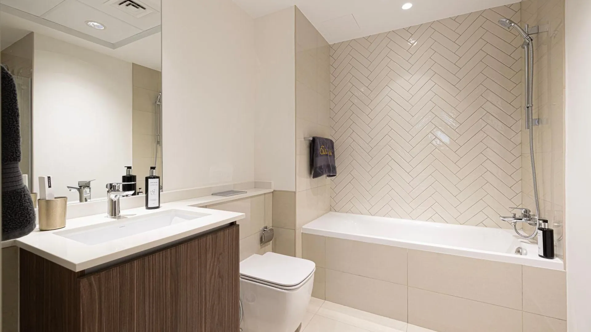 Emerald Edition By Blue Cloud Sharjah Apartment